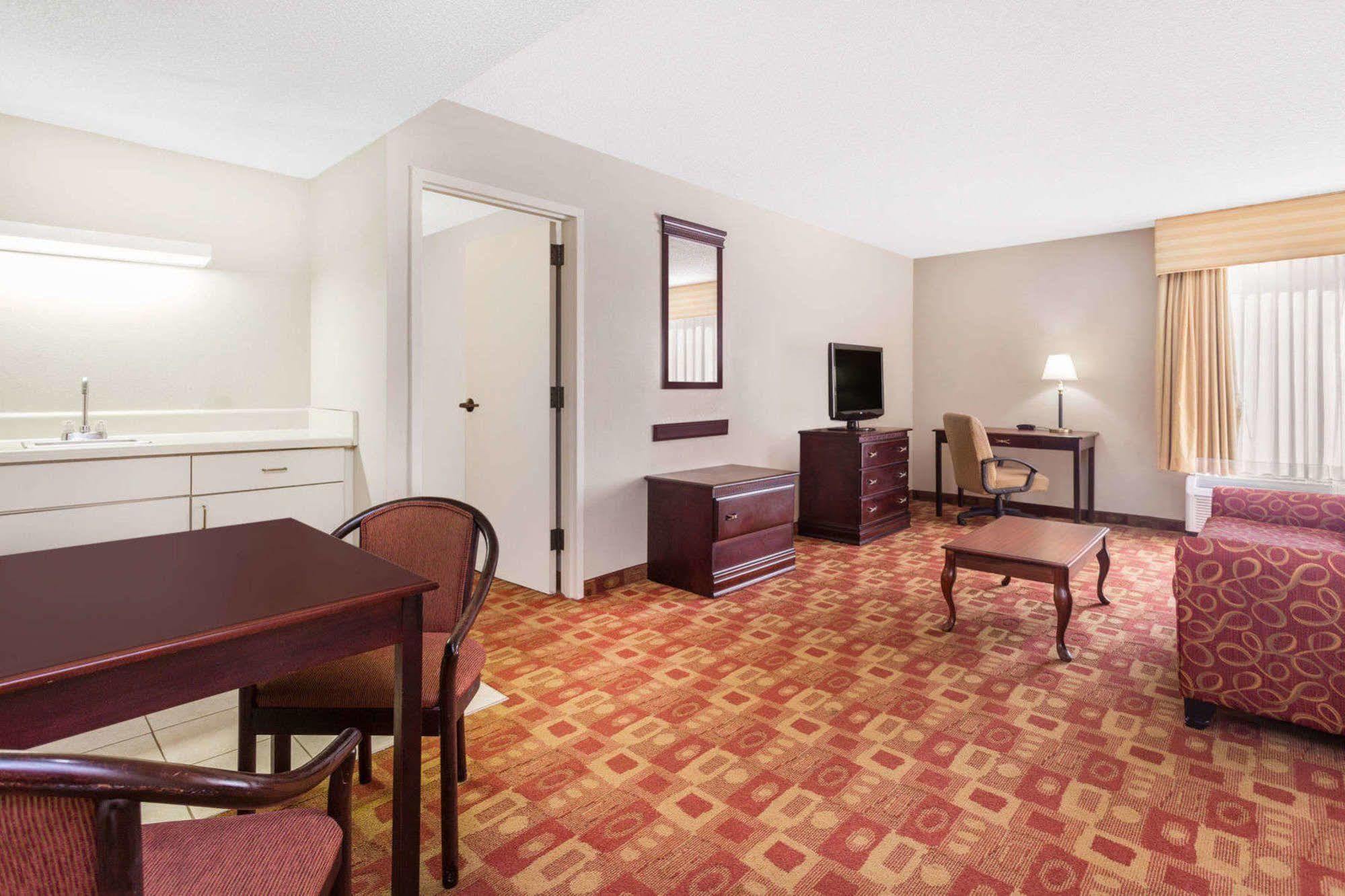 Rome Inn And Suites Exterior foto